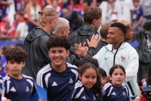 Erling Haaland dan Kylian Mbappe sebelum laga Norwegia vs Prancis di Grup I Piala Dunia 2026