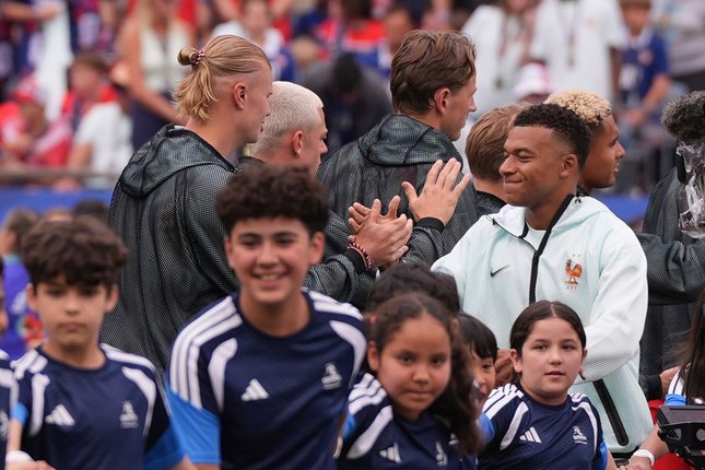 Erling Haaland dan Kylian Mbappe sebelum laga Norwegia vs Prancis di Grup I Piala Dunia 2026