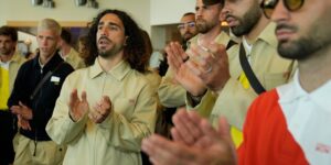 Marc Cucurella bersama skuad Spanyol tiba di Amerika Serikat jelang Piala Dunia 2026